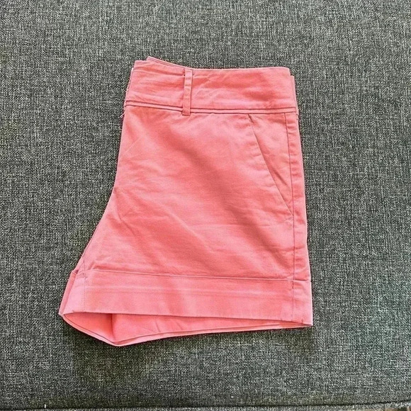 Size 6 pink New York & Co shorts 4” inseam - Picture 2 of 5